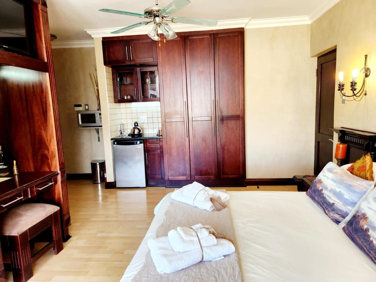 The Wooden Leg Guesthouse Kleinmond Ngoại thất bức ảnh