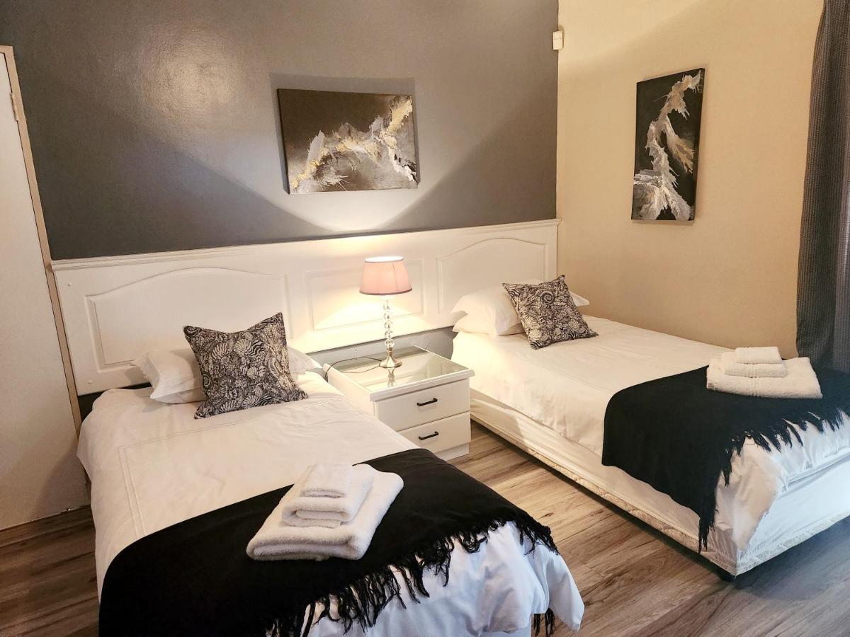 The Wooden Leg Guesthouse Kleinmond Ngoại thất bức ảnh